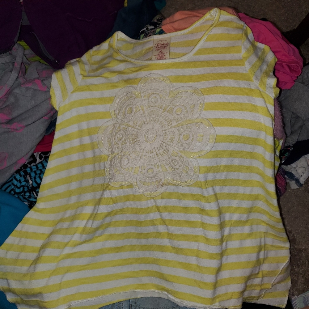 Tops - Picture 5 of 6